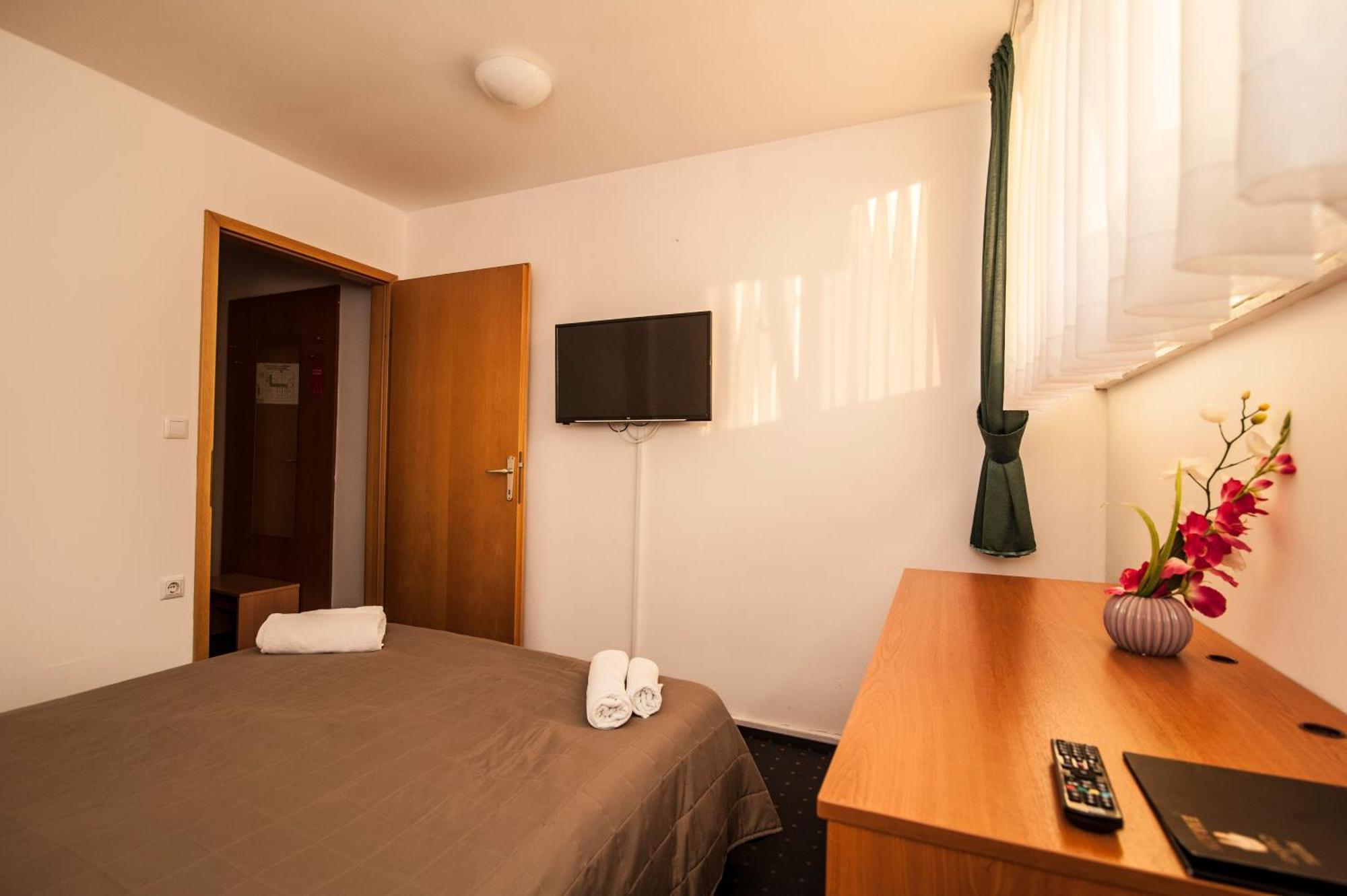 Hotel Faraon Celje Kamer foto