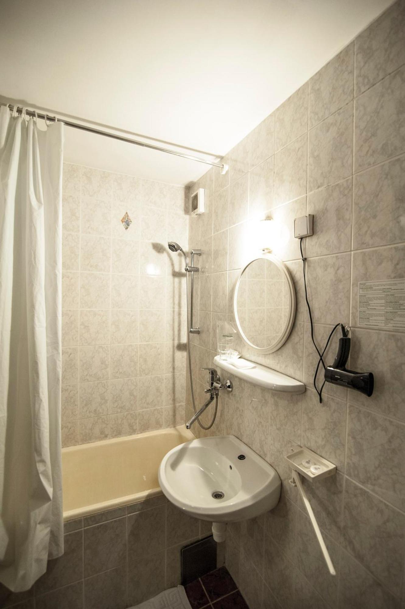 Hotel Faraon Celje Buitenkant foto
