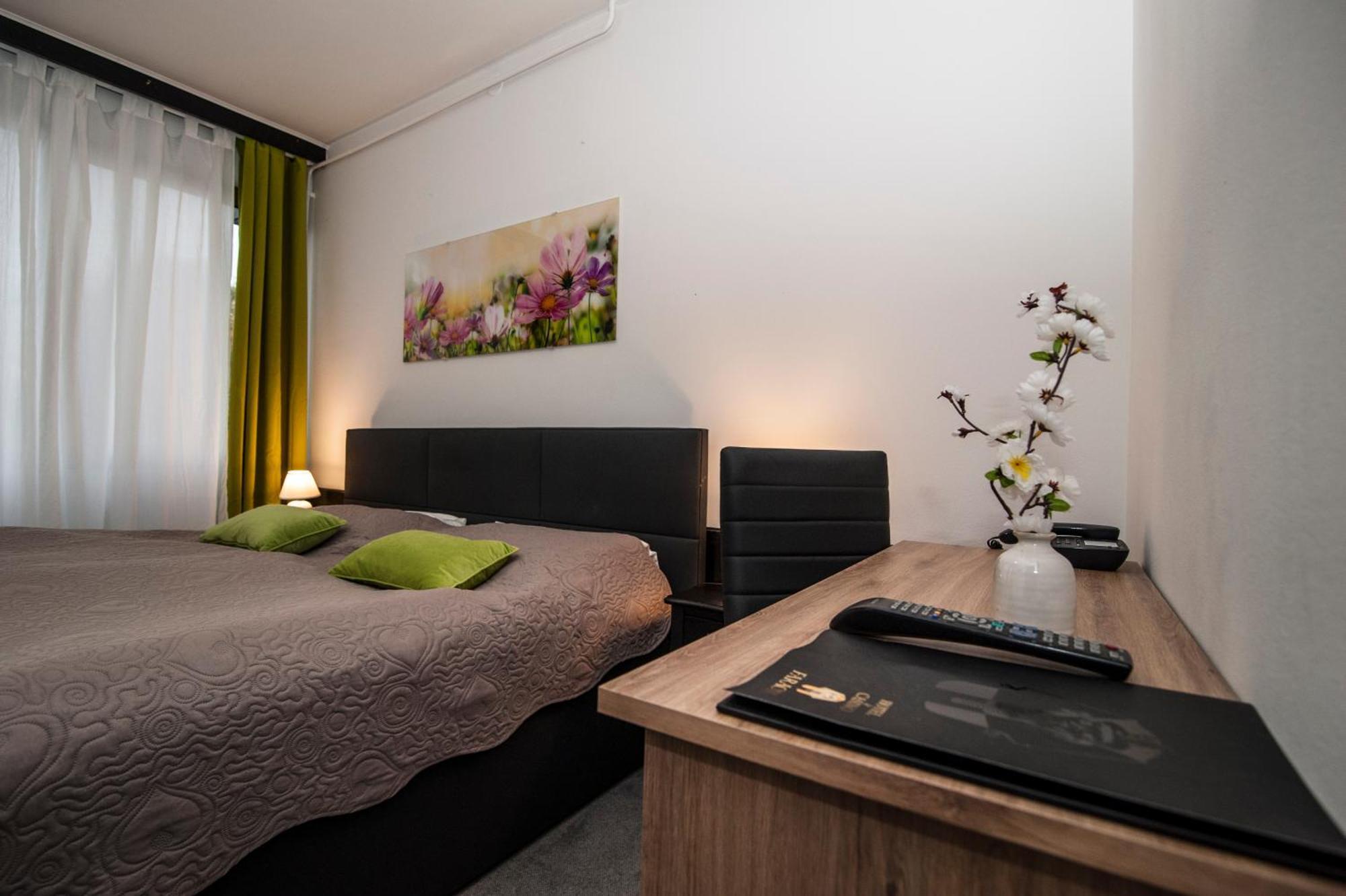 Hotel Faraon Celje Kamer foto
