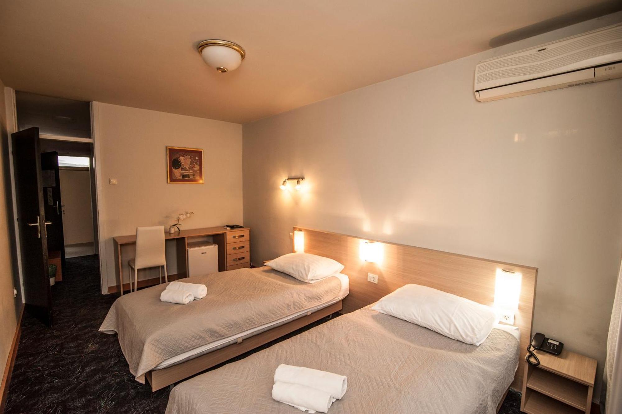 Hotel Faraon Celje Kamer foto