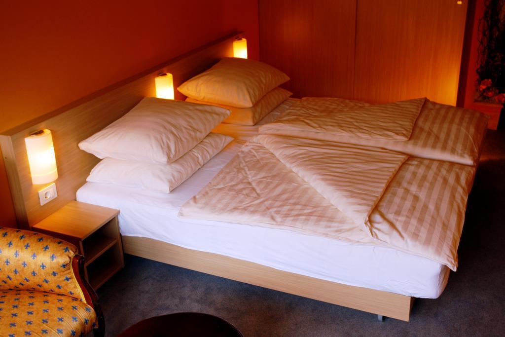 Hotel Faraon Celje Kamer foto