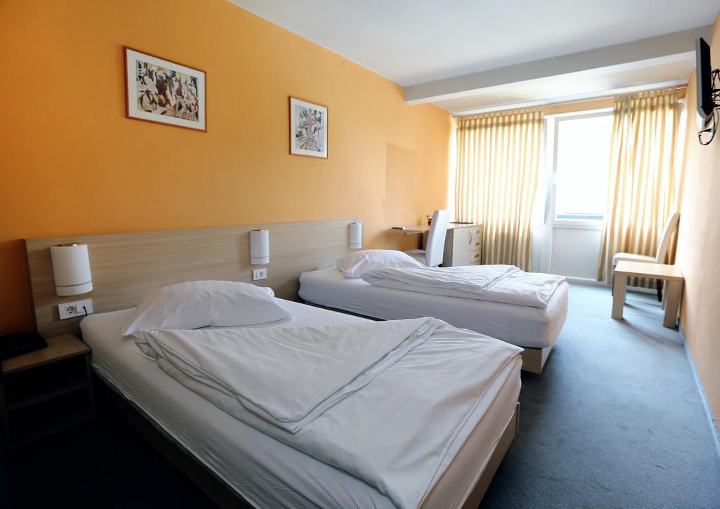 Hotel Faraon Celje Kamer foto