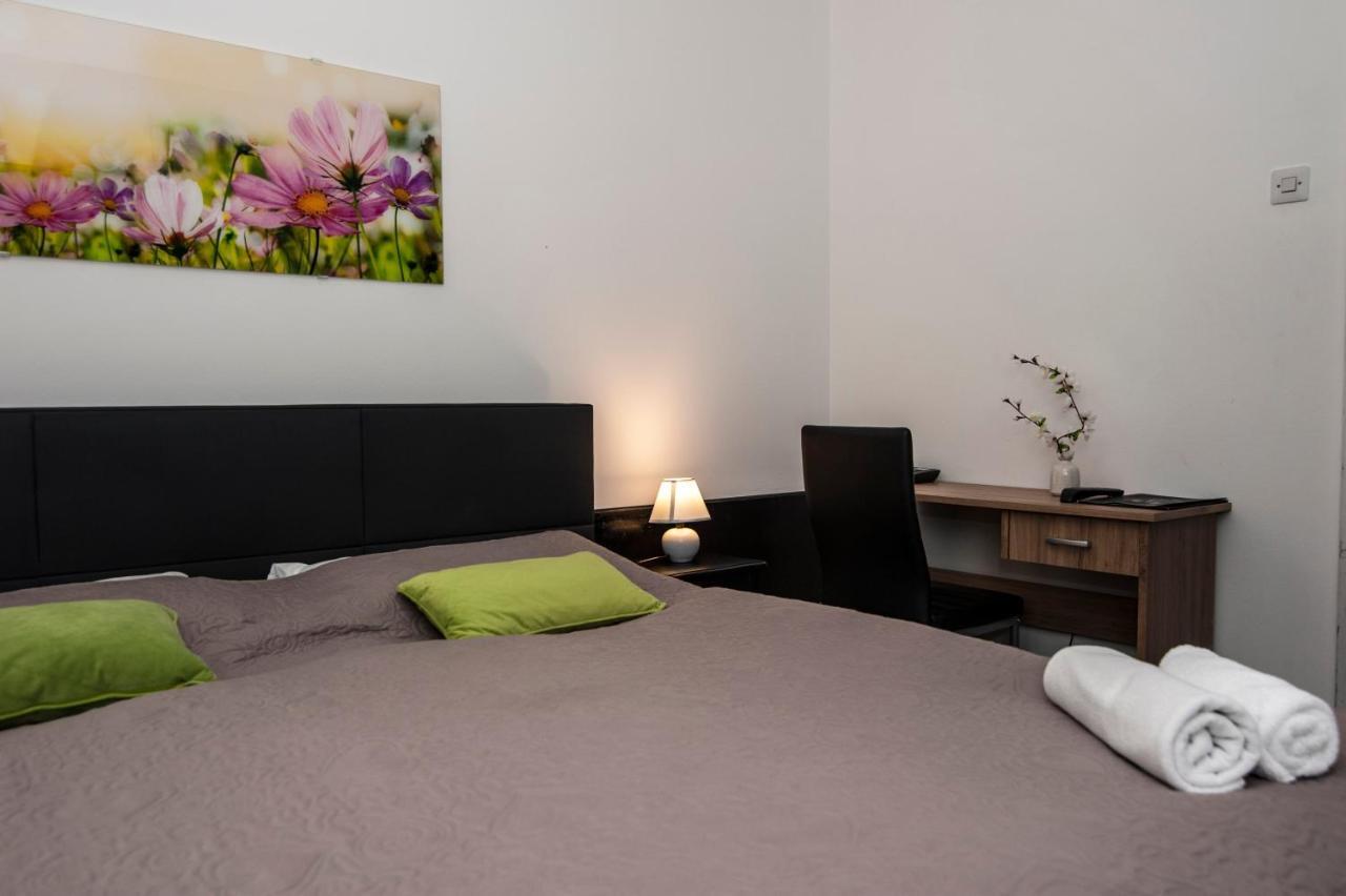 Hotel Faraon Celje Buitenkant foto