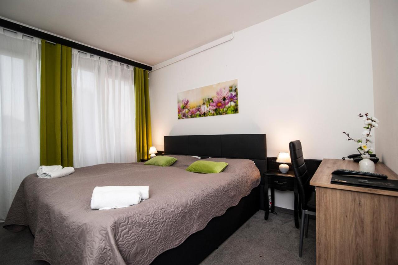Hotel Faraon Celje Buitenkant foto