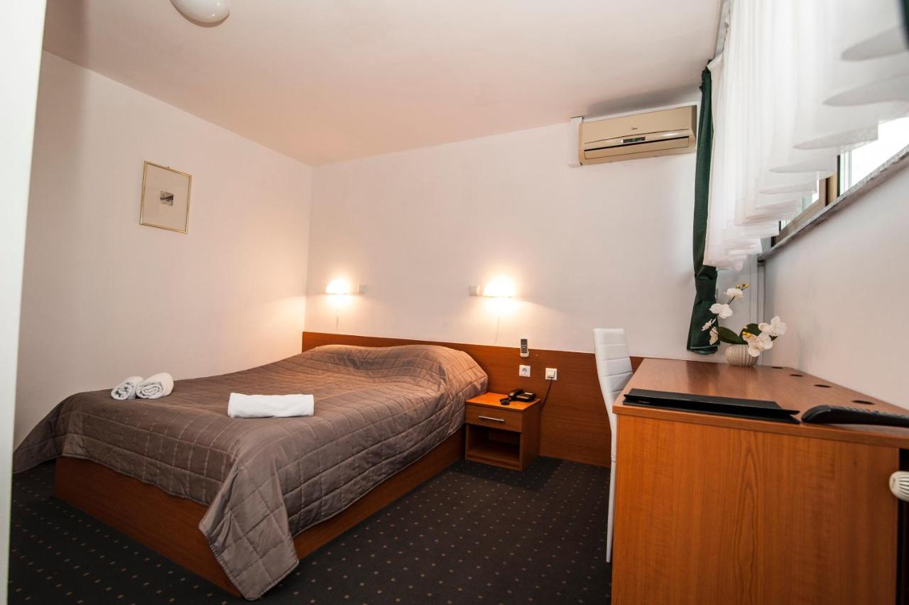 Hotel Faraon Celje Buitenkant foto